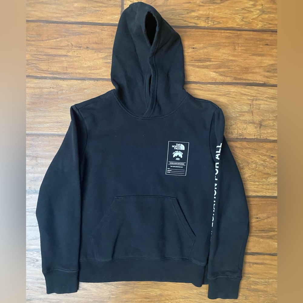 Boys The North Face Black Hoodie with Graphic Detail Size Medium